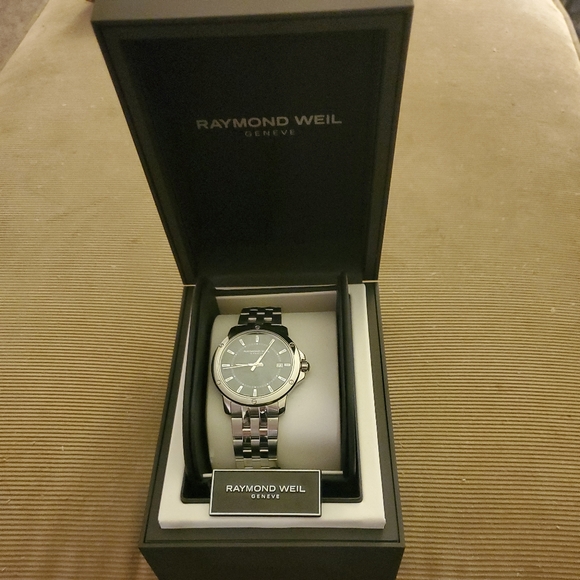 Raymond Weil Tango Stainless Steel Black Dial Quartz Mens Watch 5591-ST-20001 - Picture 7 of 7